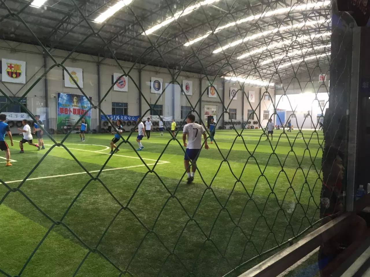 能踢球,带顶棚,能看球,沈指现场解说,这样的待遇在天津只有这里有