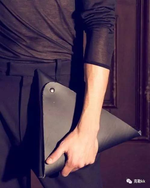 怎样拿手拿包 (手里拿包怎么有腔调)