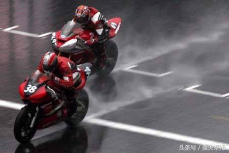 为什么摩托车一下雨就老熄火,摩托车下雨就不好打火是怎么回事