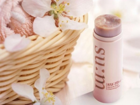 棒状护肤品风靡美国，原来除了防晒、洗脸、防汗防臭它还有这用法