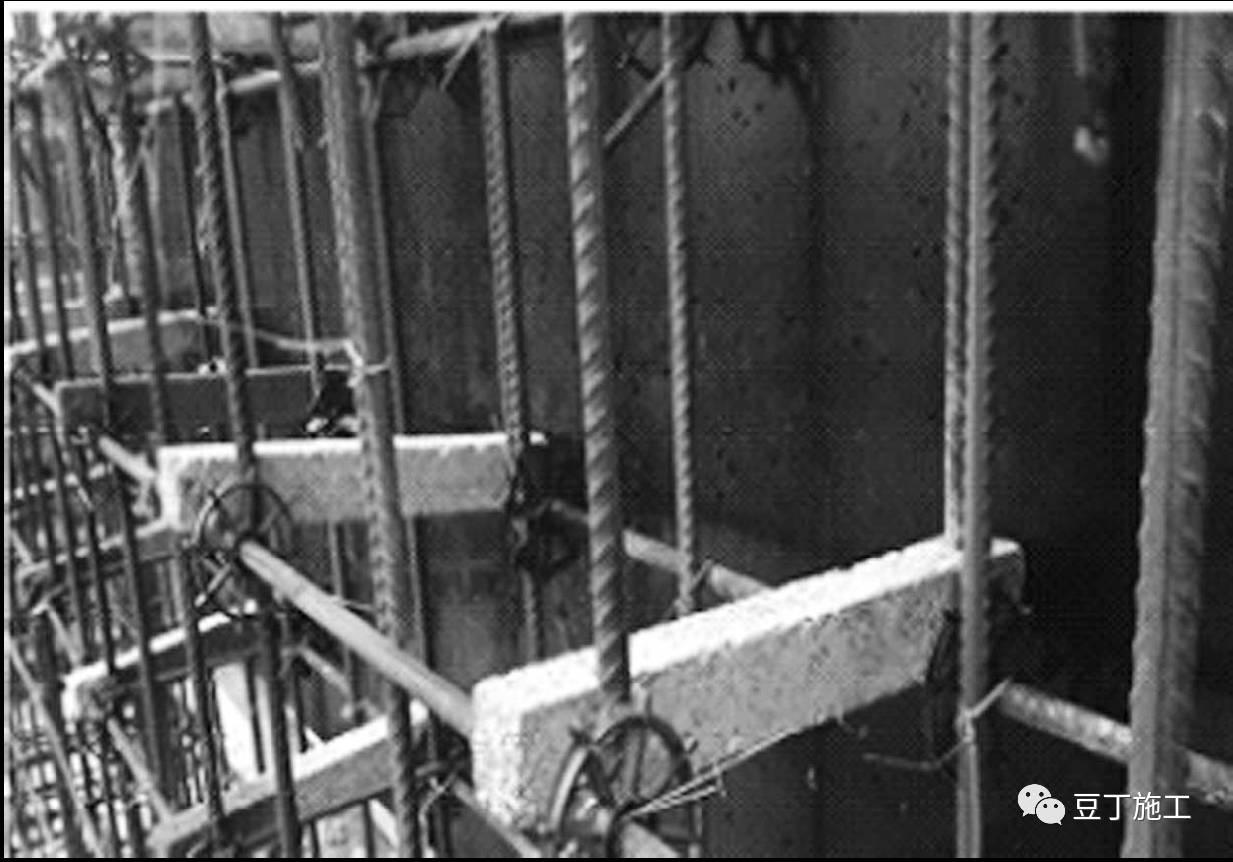 建筑施工误差范围,浇筑混凝土怎么避免层间错台