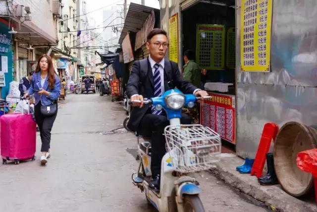 4万人住在距离光谷2公里外的小何西村，却从未对它说一声谢谢