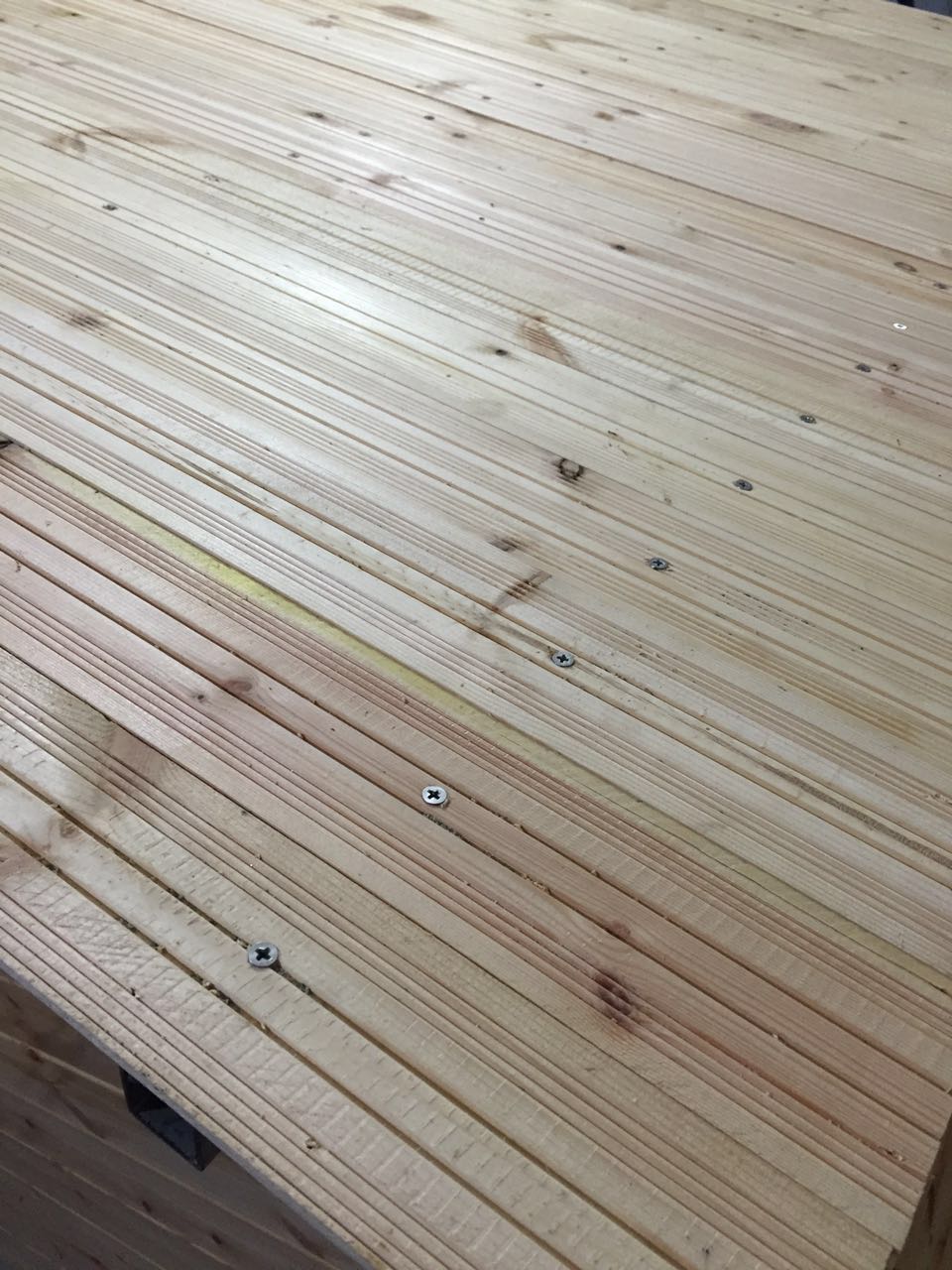 怎么给狗狗做个简易的狗窝,如何自制狗狗户外防雨大型狗窝