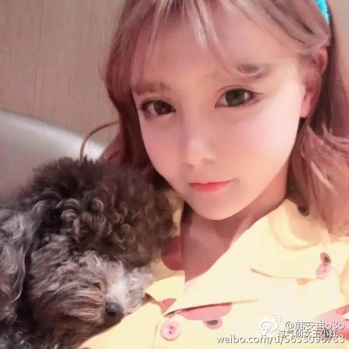 网红以前照片和现在照片转换,千万网红晒旧照对比现在