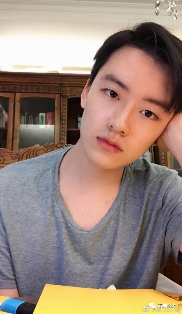 他是80年代家喻户晓的童星,童星出道的他5岁就已经火遍全国