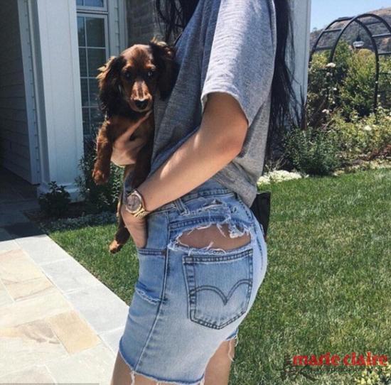 毫不费力的时髦感只需一条牛仔裤,想穿修身一点但不紧身的裤子