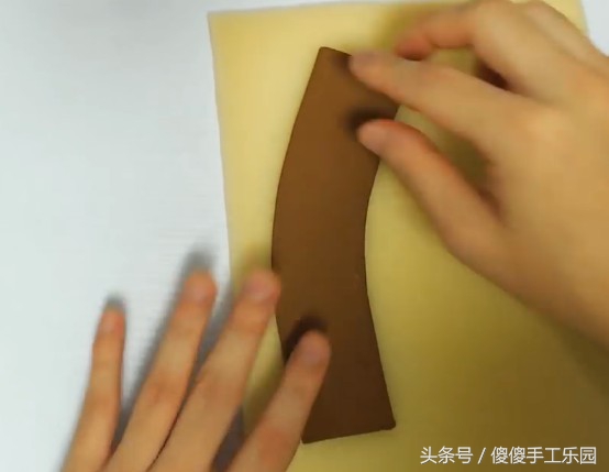 创意diy粘土制作,还记得宫崎骏动画里的(龙猫)猫巴士吗