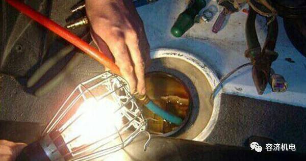 摩托车油箱摔凹了自己怎么修复,摩托车油箱被撞凹陷怎样修复