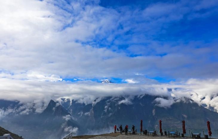 92%的本地人都不知道的秘境，“小牛背山”阿坝州浮云牧场走红