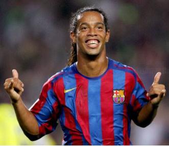 她被称为最性感的体育女主持人，小罗盯着她的胸部看呆！