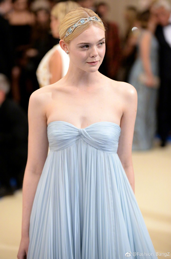 大幂幂大表姐美得稳妥可我更喜欢“玩很大”的日日和水果姐！