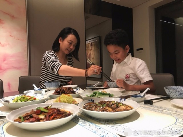 王中磊老婆为儿子庆生,王中磊18岁儿子近照