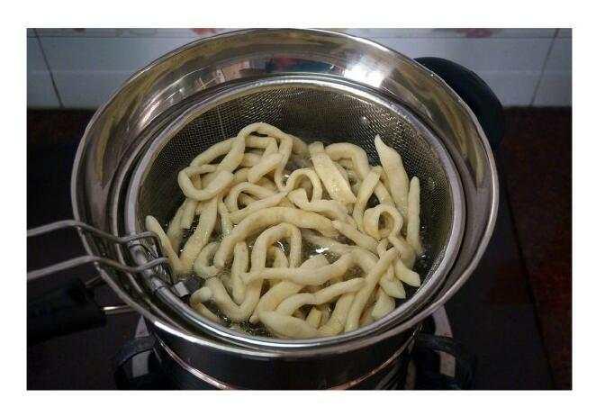 沙琪玛怎么做出来硬硬的,自己在家做的沙琪玛怎么那么硬呢