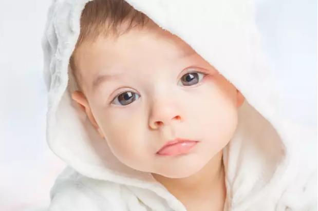 婴儿屁股上有红点怎么办,婴儿屁股上有黑刺怎么办