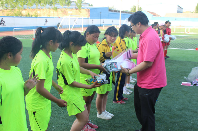 青春如火超越自我全力以赴,青春如火超越自我拔河比赛