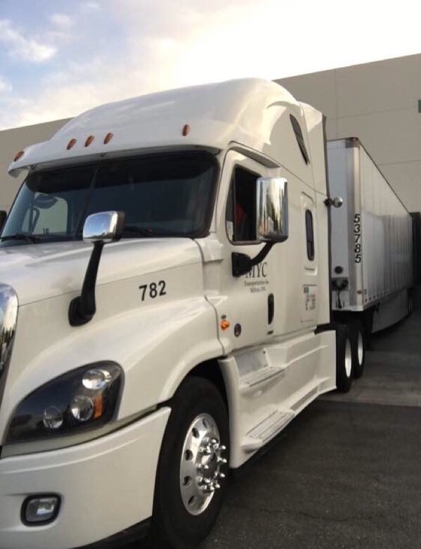 国内创业失败，小伙去加拿大开卡车，待遇丰厚工作轻松，好生羡慕