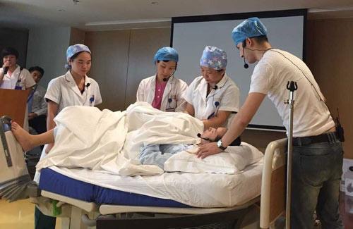 医生的怪里怪气，肛检内检让我直发抖，这辈子再也不要进产房了！