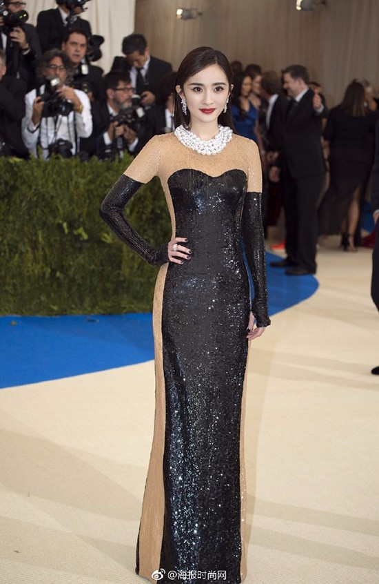 大幂幂大表姐美得稳妥可我更喜欢“玩很大”的日日和水果姐！