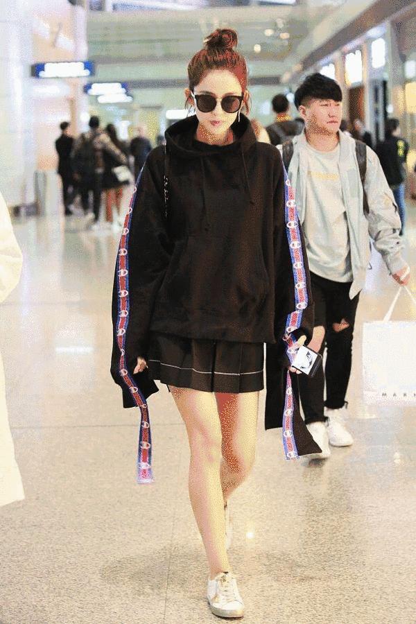 Gigi过生日，Cara剃光头，Topshop的丑裤子再升级「芭九不离时髦」