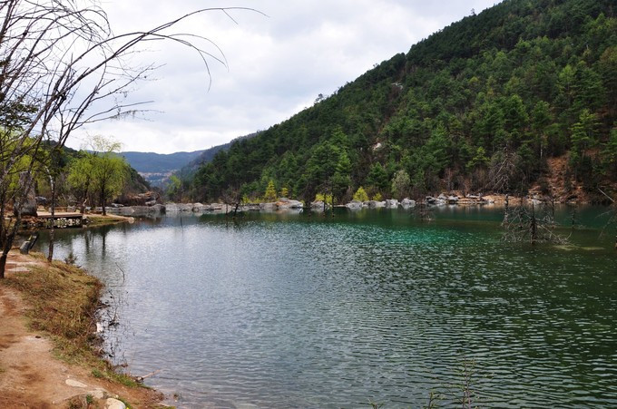 玉龙雪山纳西人心中的神山,玉龙雪山是当地纳西族的神山