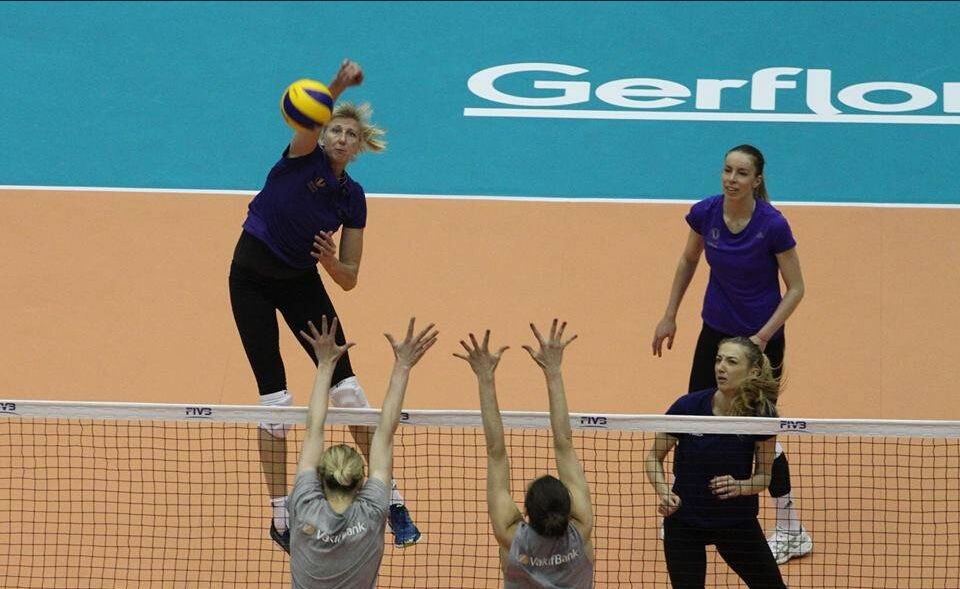 朱婷缺阵友谊赛瓦基弗银行2:2苏黎世提前热身世俱杯