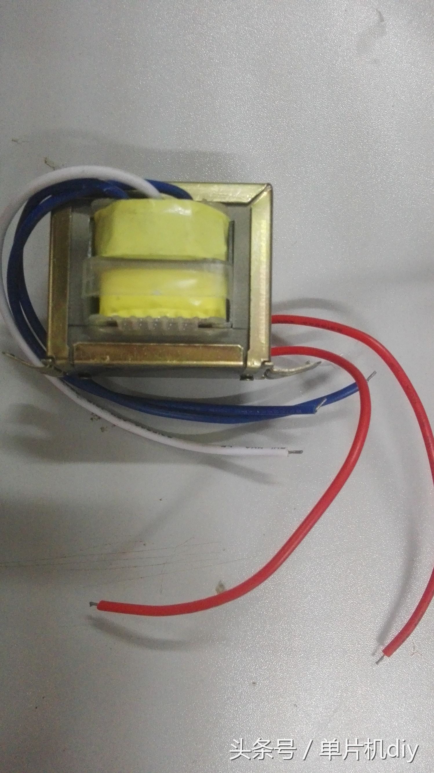 220v的稳压器怎么改12v充电器,制作220v转5v充电器教程