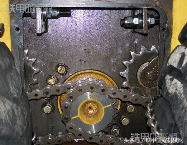 滑移装载机神操作,滑移装载机底盘工作原理视频