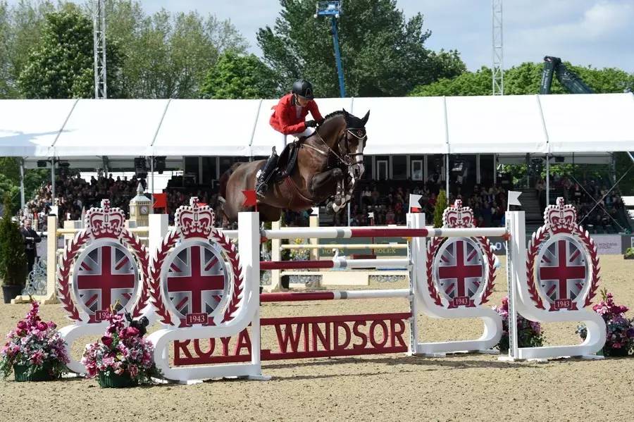 为了女王放弃王位继承权,为女人放弃王位的英国国王