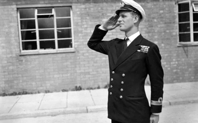 为了女王放弃王位继承权,为女人放弃王位的英国国王