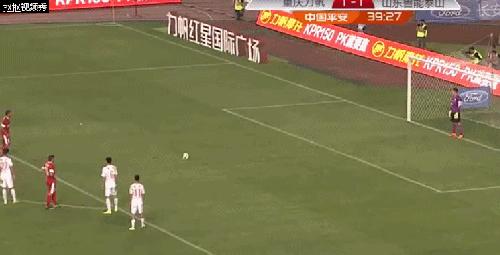 王大雷与球童互动后扑出重要点球,王大雷扑出的十大必进球