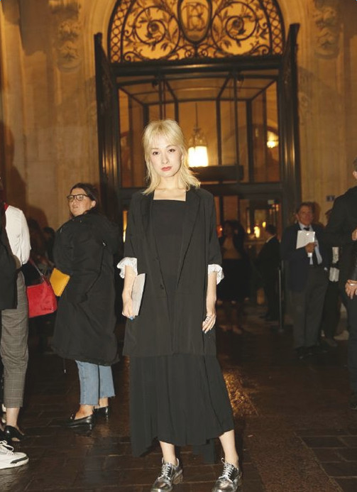 一直不愠不火,网传和李易峰在一起,这么美的她你一定没见过!