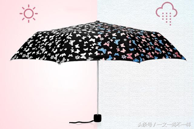 一把伞撑出花花世界，不开劳斯莱斯雨中照样傲娇走