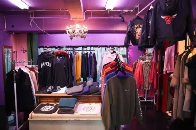 现在潮人去哪里买衣服便宜,潮人衣服哪里拿货便宜一点