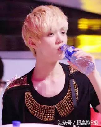 旅途中最令人尴尬的一件事，韩红听了也想打人