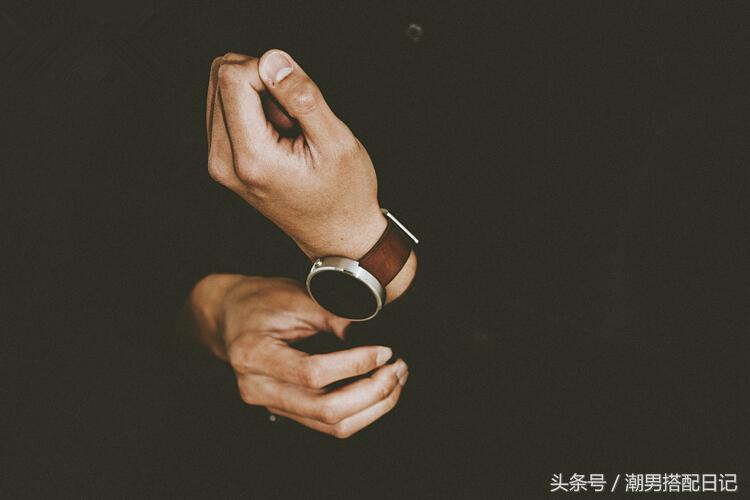 男生刚入职场时戴什么手表 (刚入职场男生推荐手表)