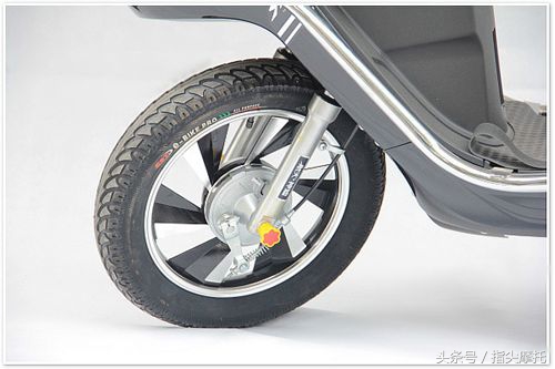 摩托车的前叉减震漏油怎么维修,摩托车前叉漏油解决方法