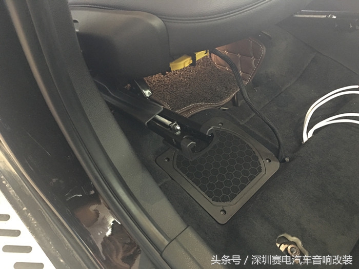 宝马x1改伊顿音响,宝马x1音响改装三分频