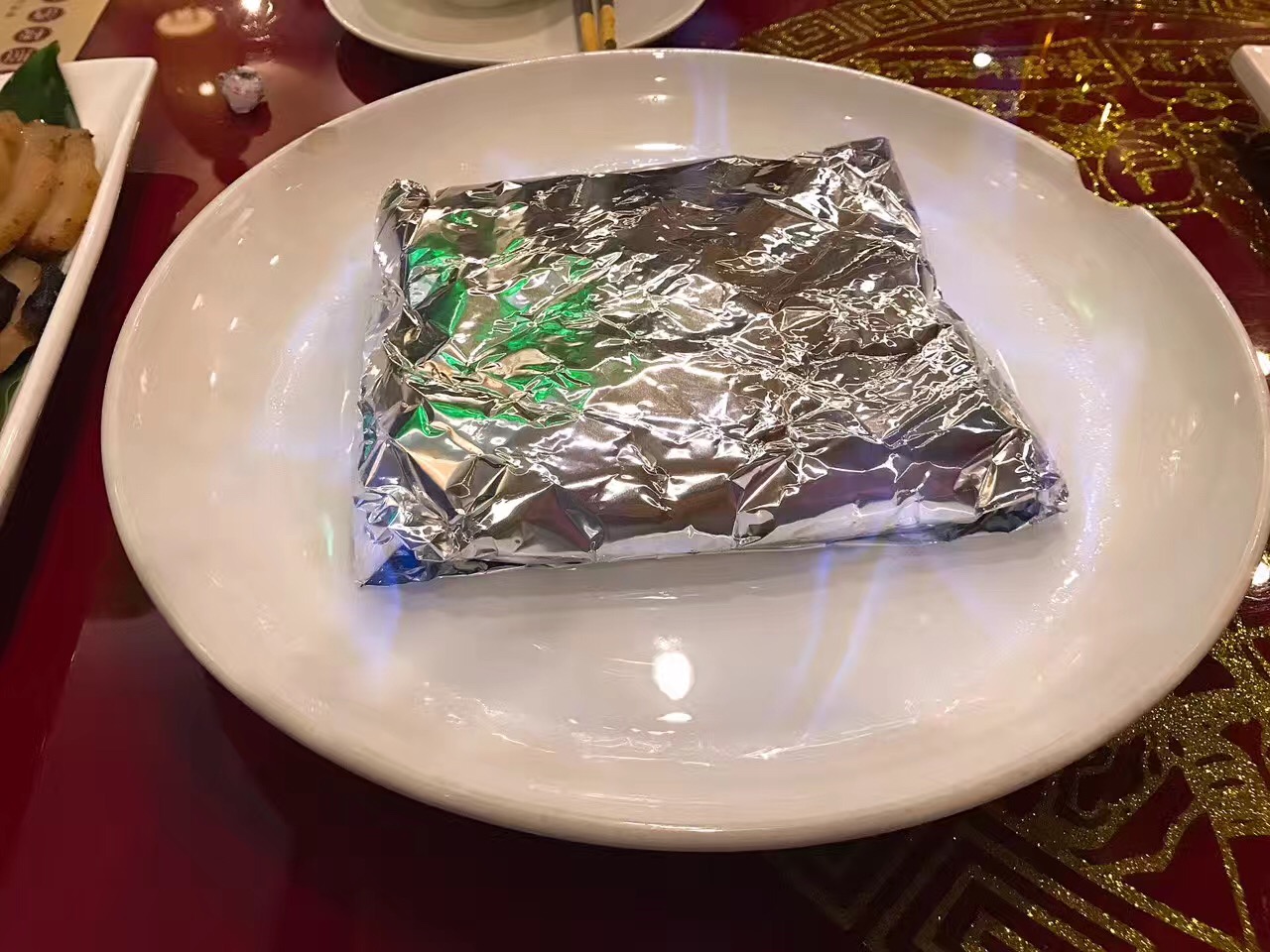 除了发呆撸猫，腾冲还可以让我们的味蕾爆炸