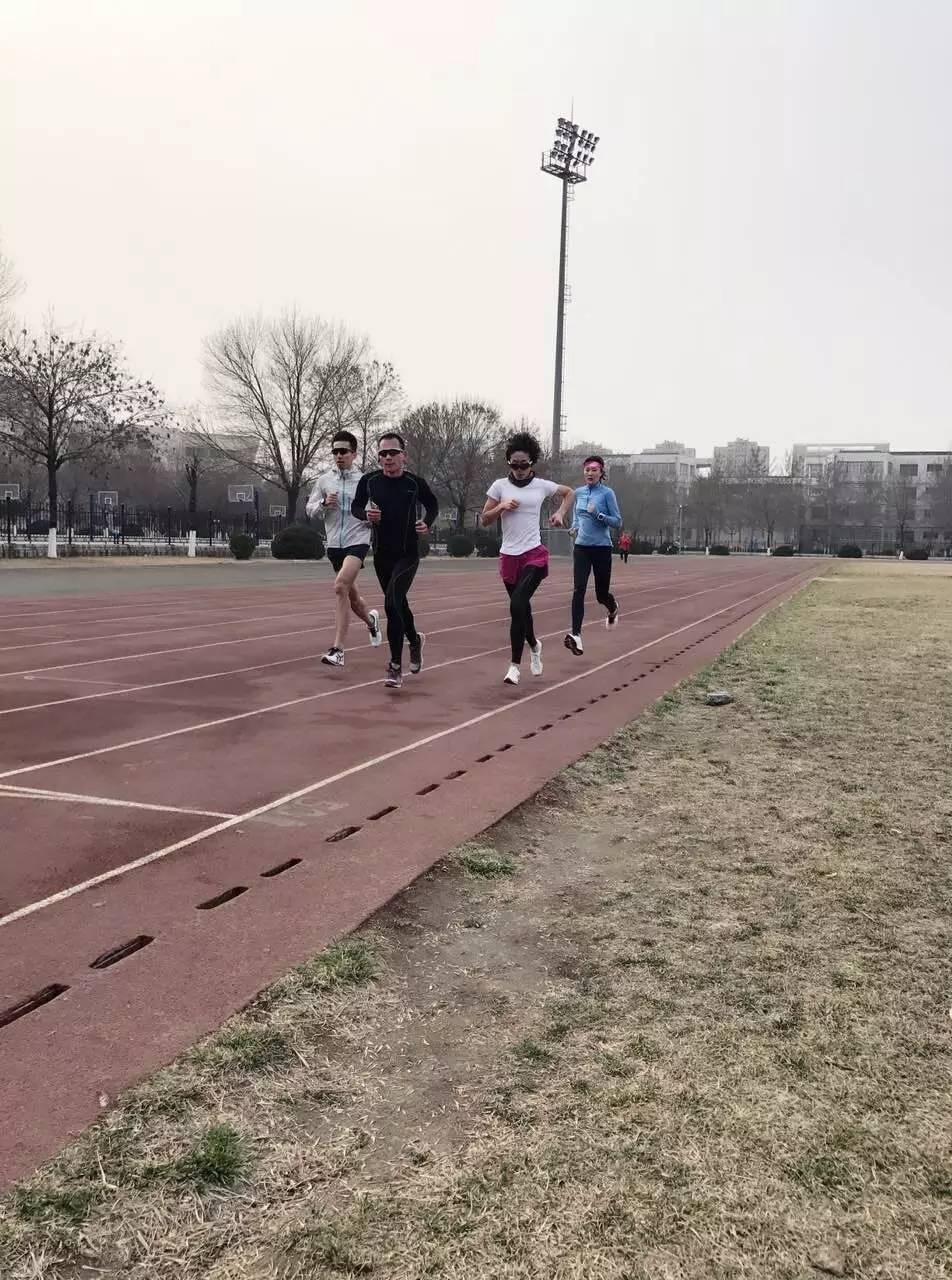 唐辉马拉松运动视频,马拉松唐辉夺冠