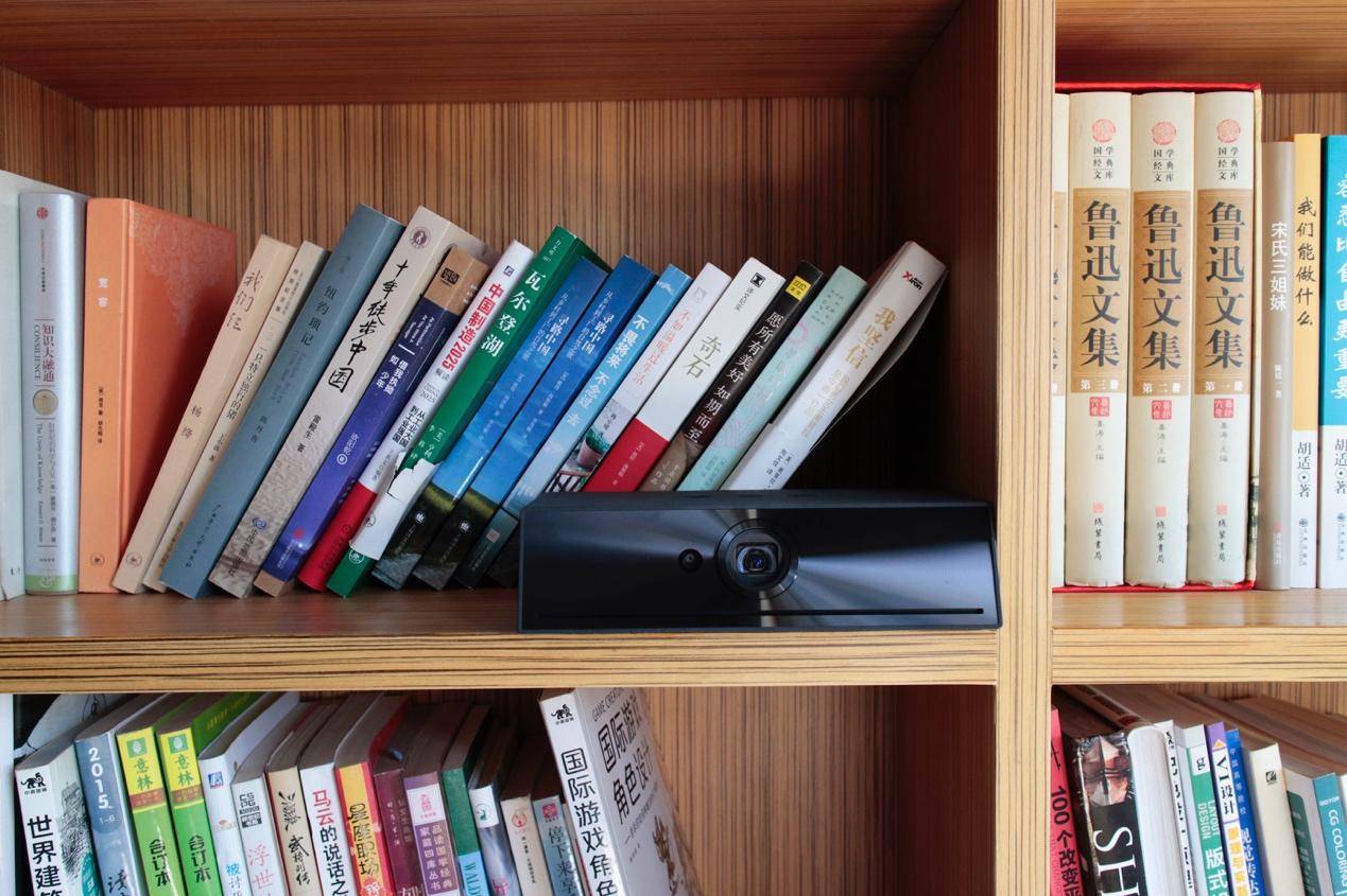 微鲸变维打击小米乐视:私人移动影院,一秒自动变焦