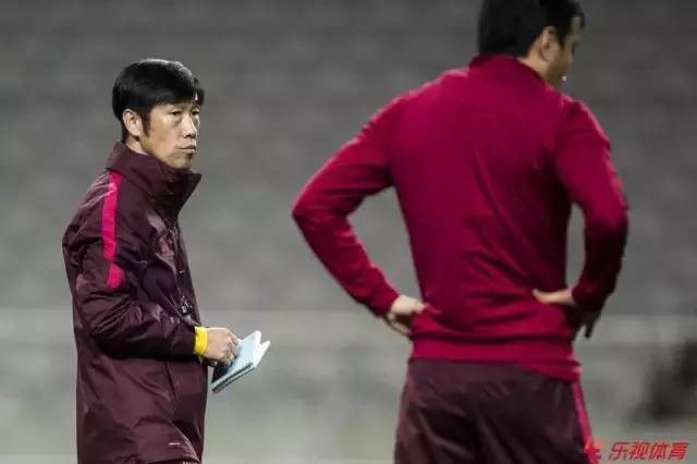 伤你最深的往往是最爱你的人,国足最深沉的爱应该是不离不弃