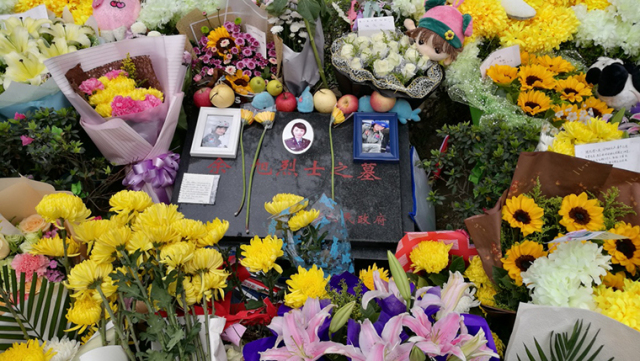 母亲都是伟大的无可替代的,母亲很伟大但有些人不配当母亲