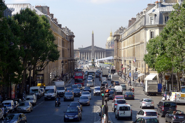 巴黎打折村的购物攻略,巴黎三街有什么好玩的地方