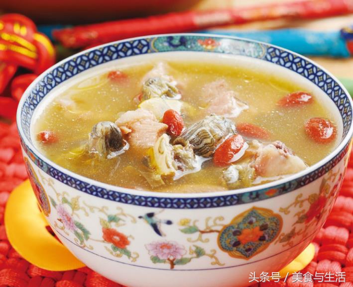 食疗养生百合雪梨马蹄枸杞,玉竹黄精枸杞百合莲子食疗