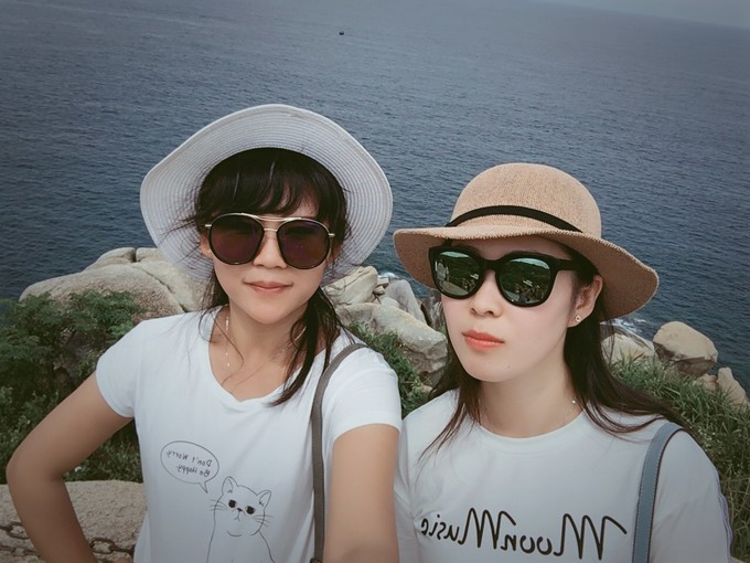 两个快乐的小阿妹神游三亚