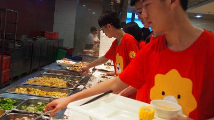 鑻忓畞鎬婚儴澶фゼ,闇囨捈鐩村嚮