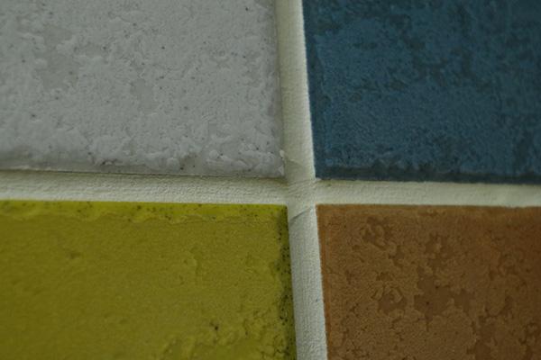 贴瓷砖跟师傅说做美缝,瓷砖做美缝前要刷漆吗