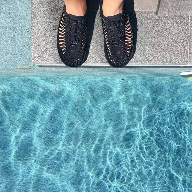 夏天来了该穿凉鞋了,穿凉鞋的季节到了