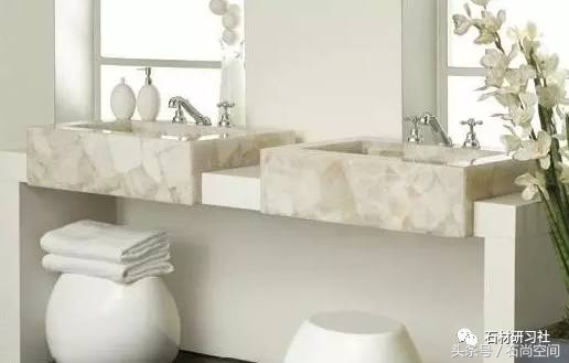 镜面碳晶板家装效果,白水晶简装效果图