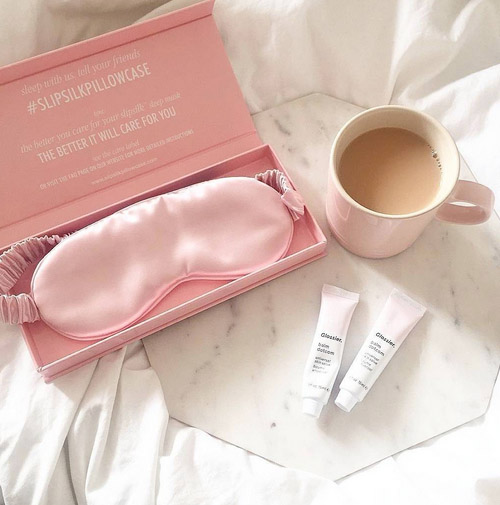 同样是睡觉，你却睡出了黑眼圈？再多护肤品也救不了没睡好的肌肤